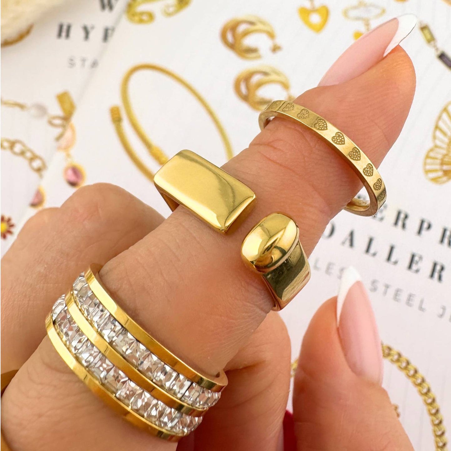 Double layer sparkling square stud wrapped finger ring