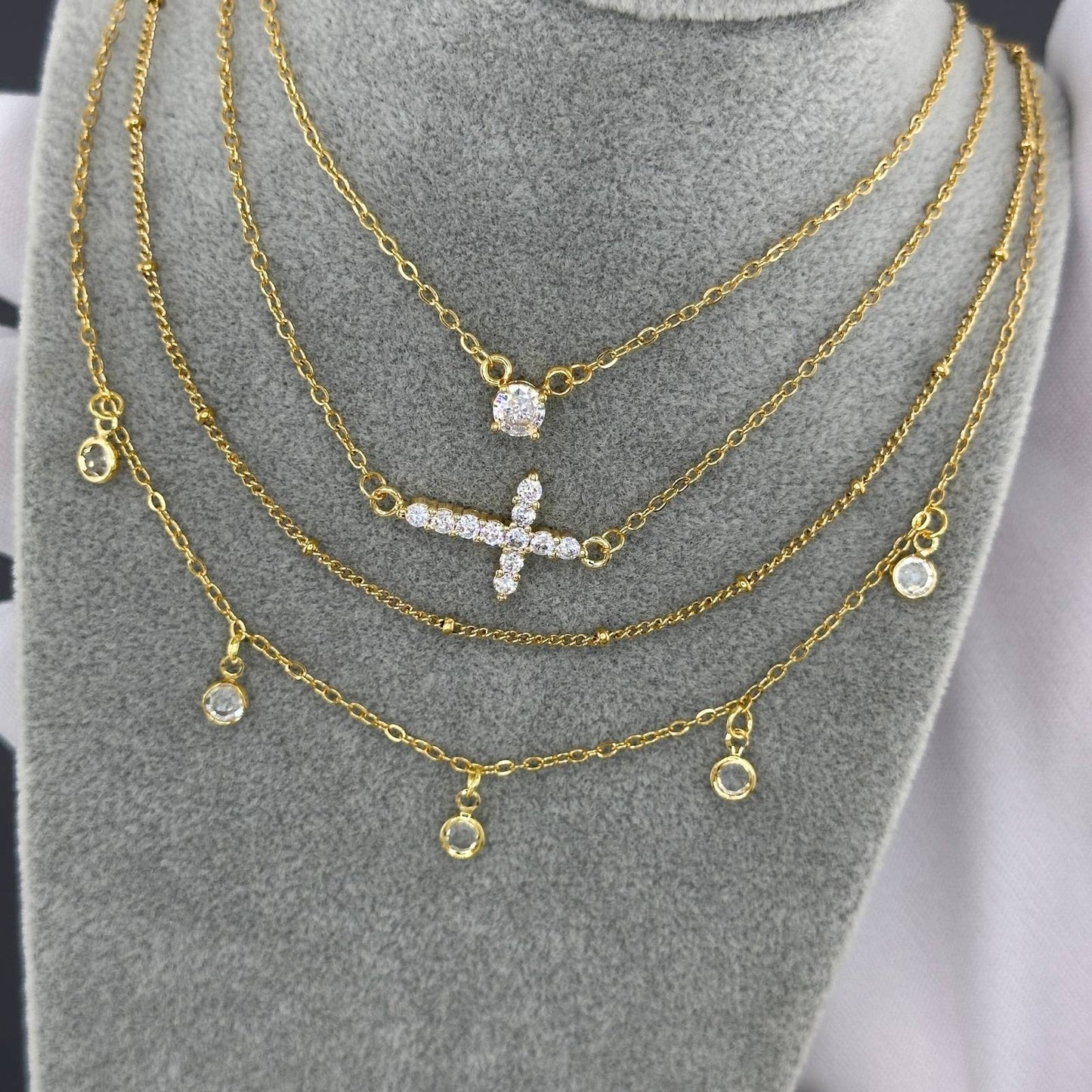 Luxe Radiance Stud Necklace - Gold Plating & Stainless Steel