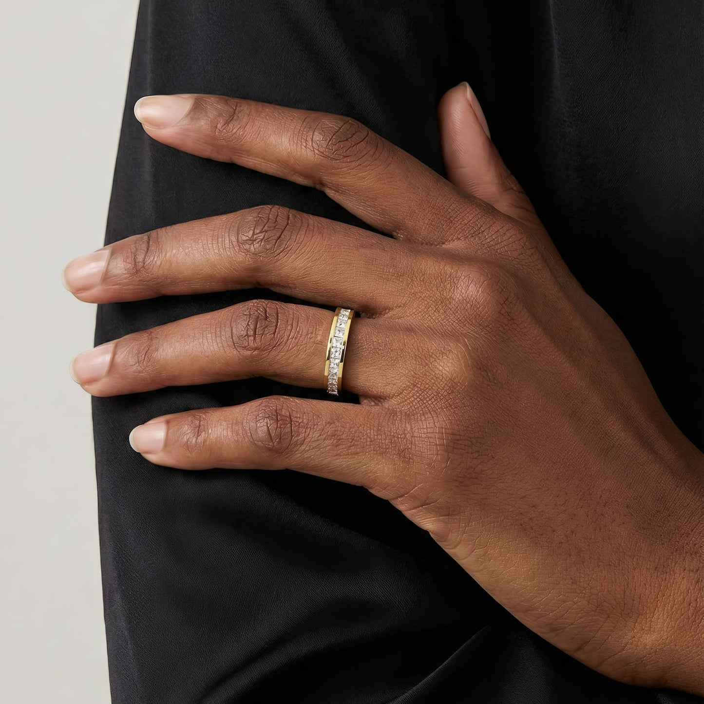 Classic Diamond-Look Band ring