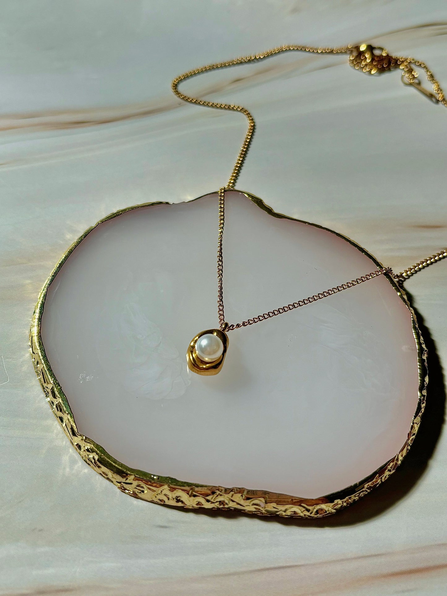 Golden Pearl-Look Allure Necklace for Women