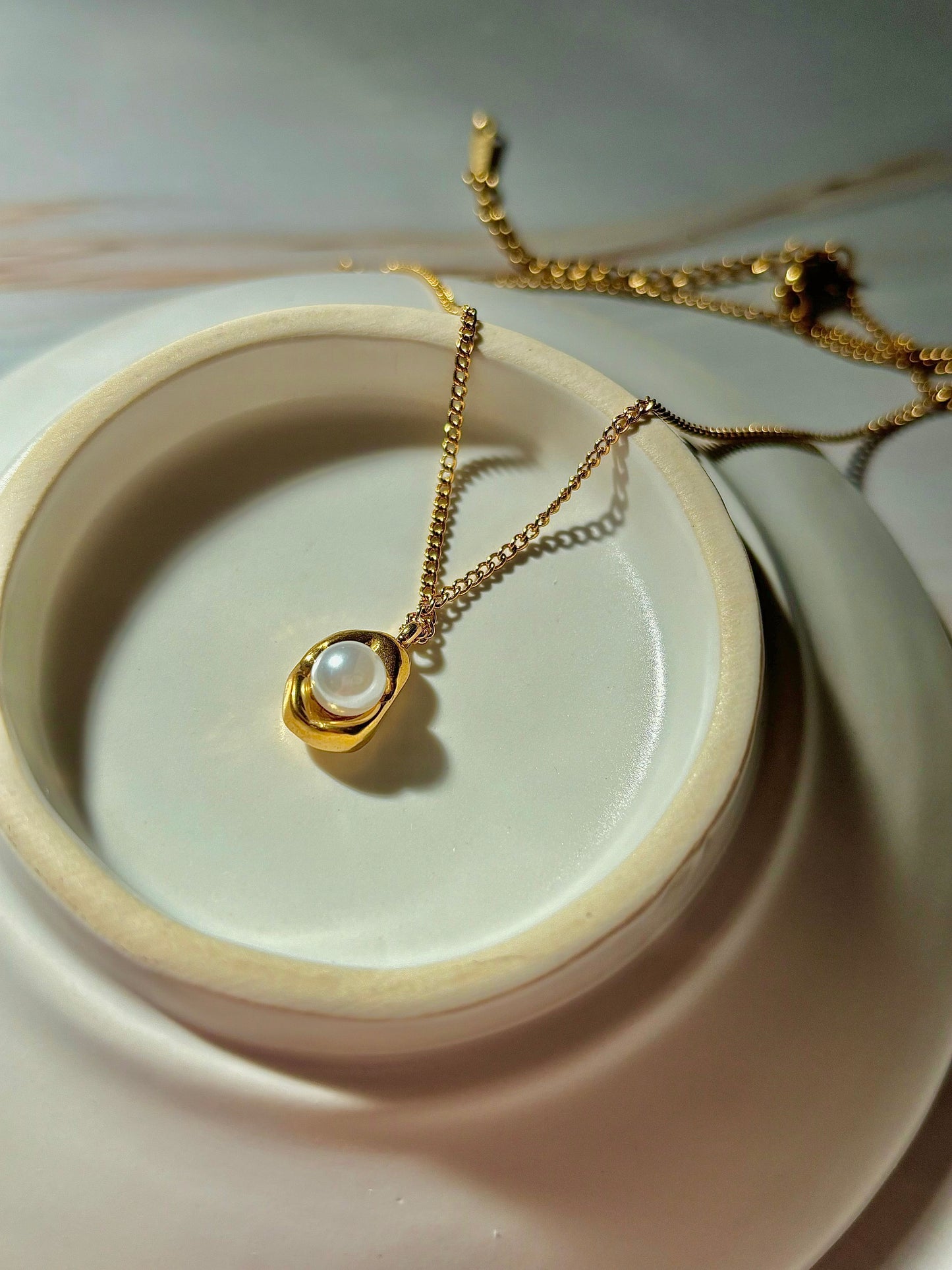 Golden Pearl-Look Allure Necklace for Women