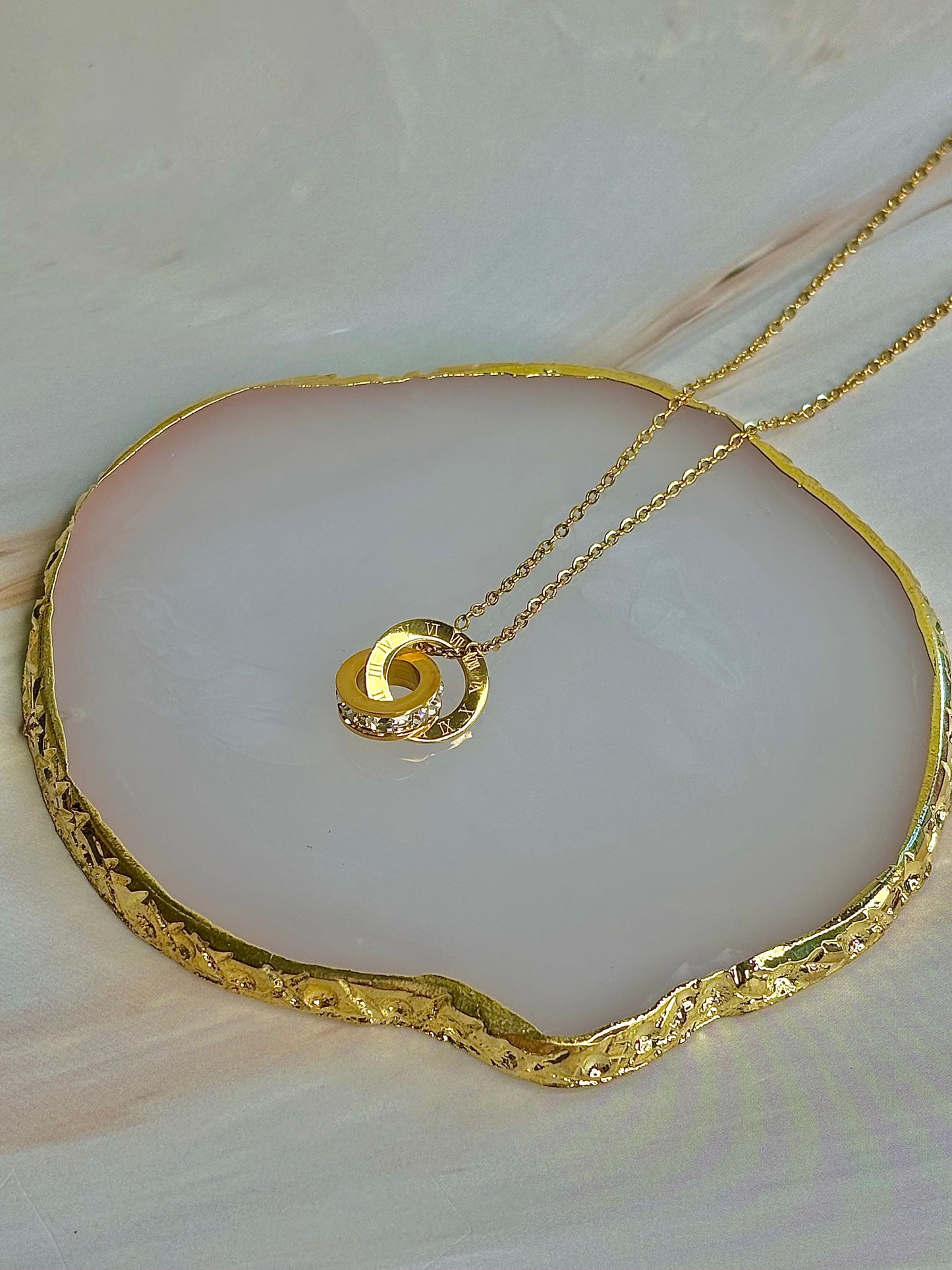 Chic Linked Circles Pendant Necklace - Gold Plating