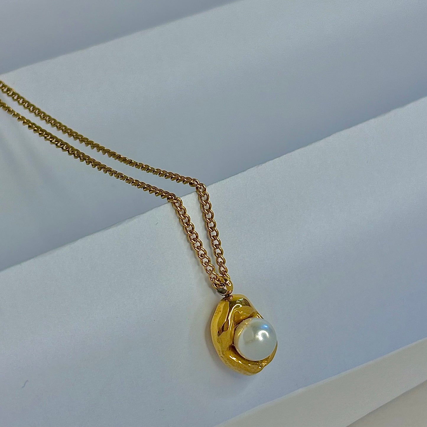 Golden Pearl-Look Allure Necklace for Women